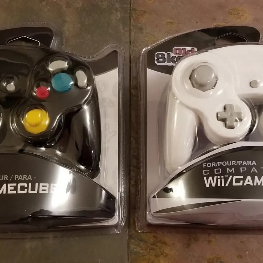 2 Gamecube Controllers - Black & White (NEW) - Nintendo - Old Skool